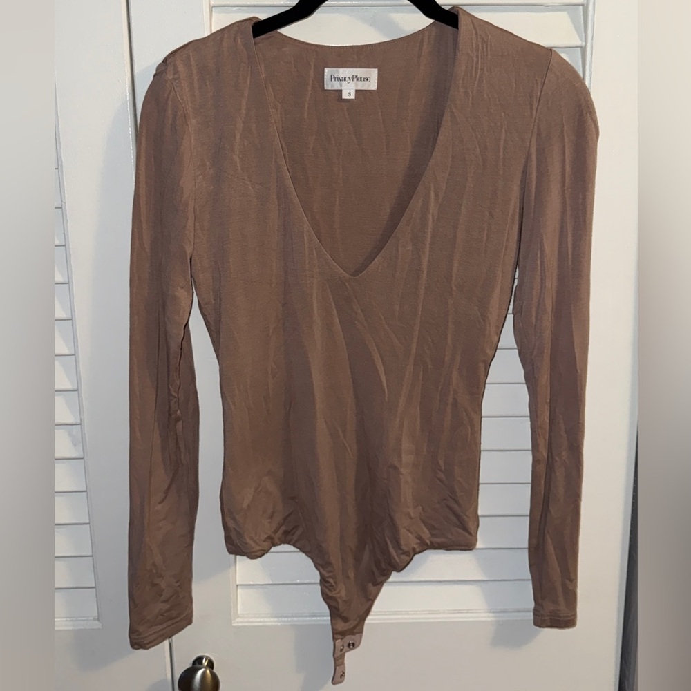 Long Sleeve V-Neck Bodysuit in Mauve/Brown